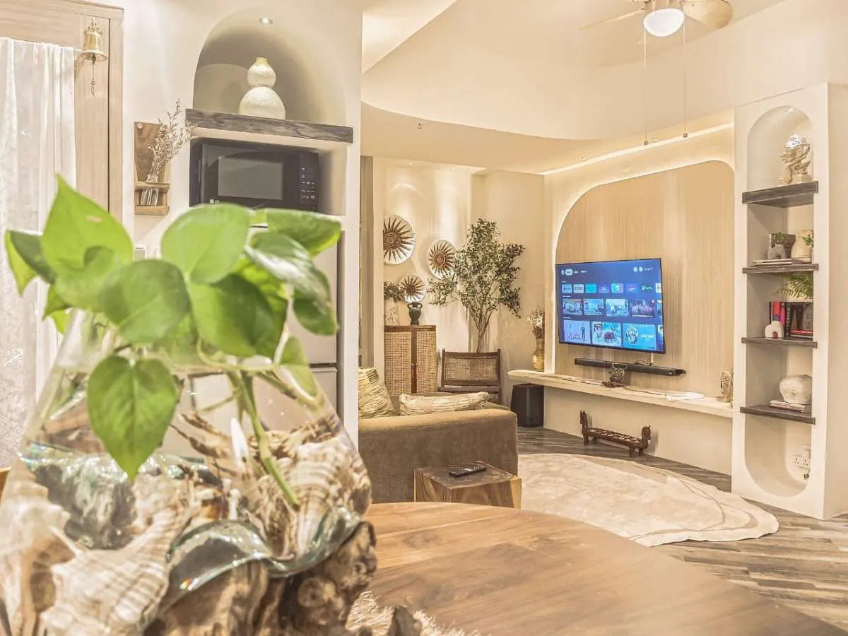 Nikmati Kemewahan Bandung:Suite Mewah dengan Sinema Pribadi& Panorama Skyline Memukau