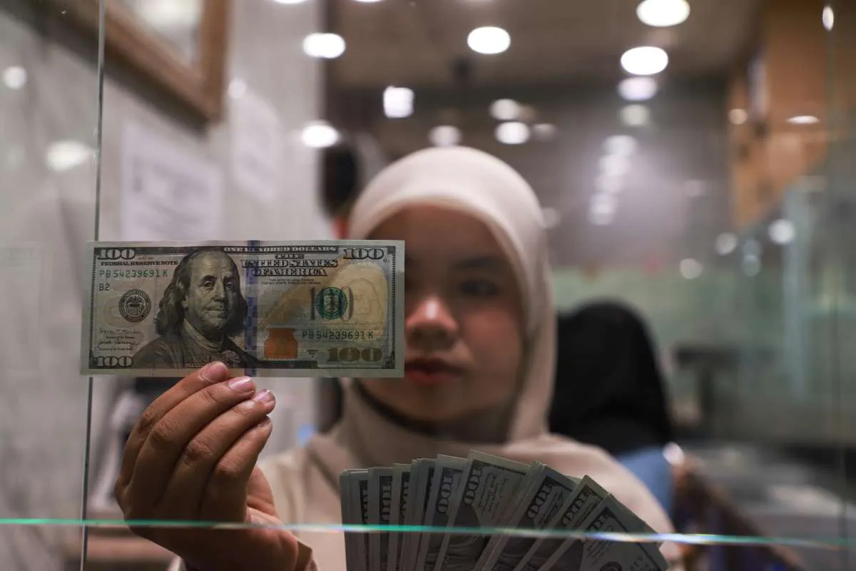 Dolar Bertahan di Level Tertinggi Dua Pekan Jelang Keputusan The Fed