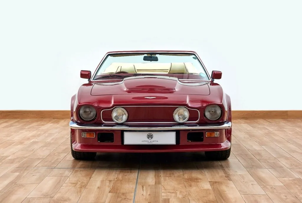 Mobil bekas David Beckham, Aston Martin V8, ditawarkan dengan harga fantastis