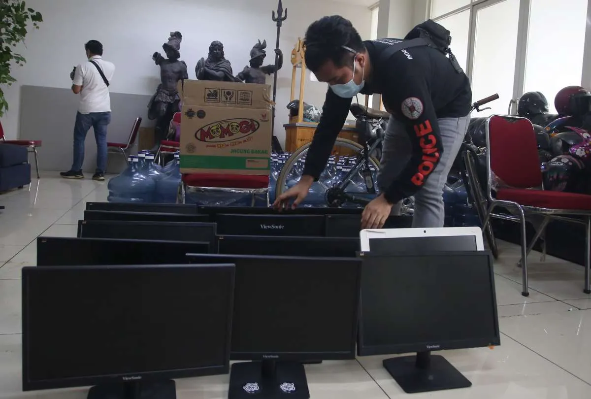 Jangan sampai jadi korban, ini daftar pinjol legal dan ilegal 2021