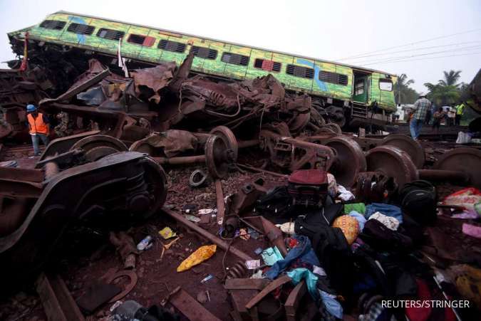 India Hentikan Operasi Penyelamatan Kecelakaan Kereta Api yang Menewaskan 275 Orang