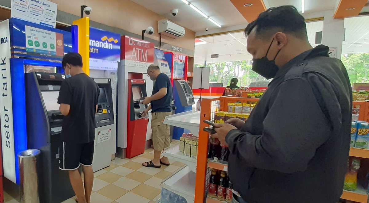 Pendapatan Komisi Bank Tumbuh Mekar