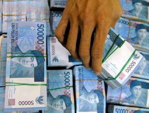 Rupiah bergerak mendekati level terlemah dalam sebulan