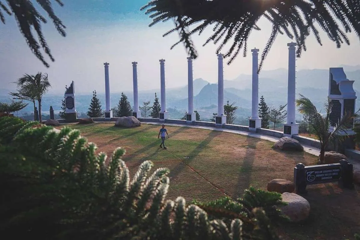 Punya tujuh pilar yang khas, Hidden Valley Hills jadi tempat hits di Purwakarta 