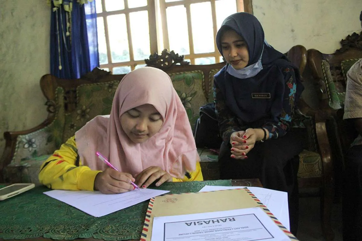 Mengenal bentuk continuous tense beserta rumus dan contoh kalimatnya