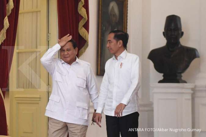 Berkemeja putih, Prabowo Subianto dan Edhy Prabowo sambangi Istana