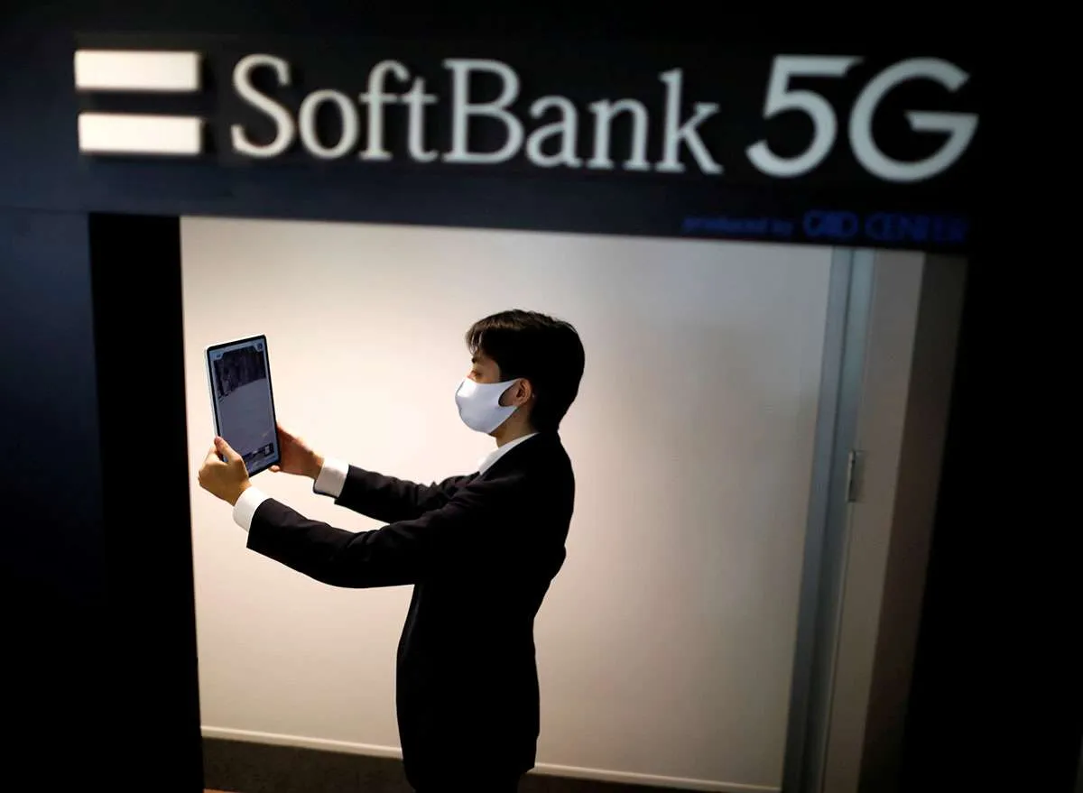 Softbank menanamkan investasi US$ 60 juta ke perusahaan berbasis digital milik Axiata
