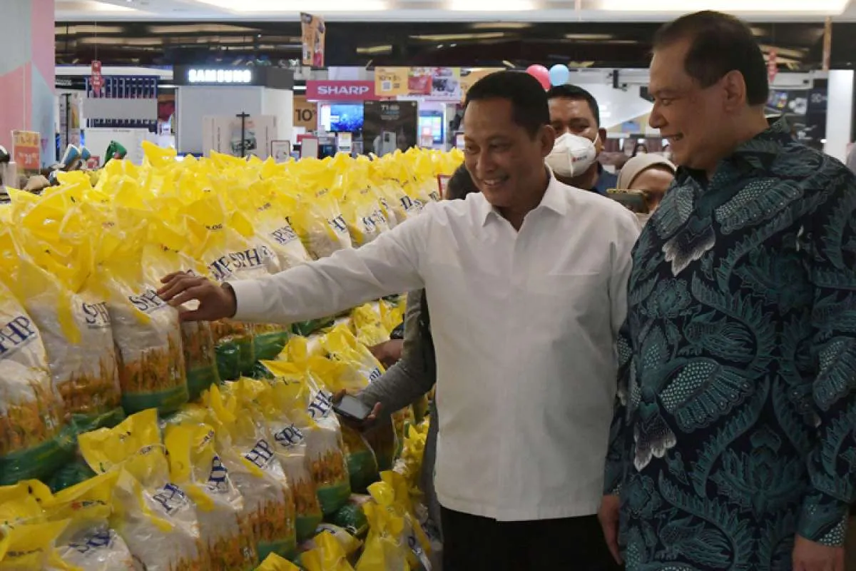 Bulog Pasok 1.000 Ton Beras ke Transmart untuk Stabilkan Harga