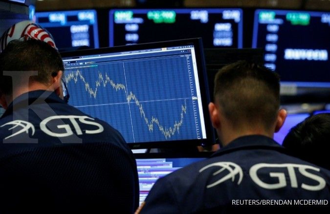 Musim laporan keuangan bersemi, Wall Street terpeleset harga minyak