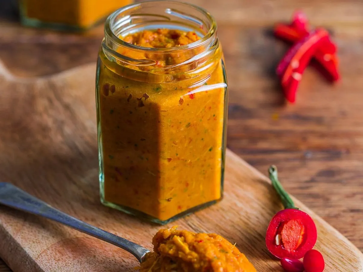 5 Bahan Alternatif Pengganti Saus Sambal, Ada Harissa hingga Pasta Kari Merah