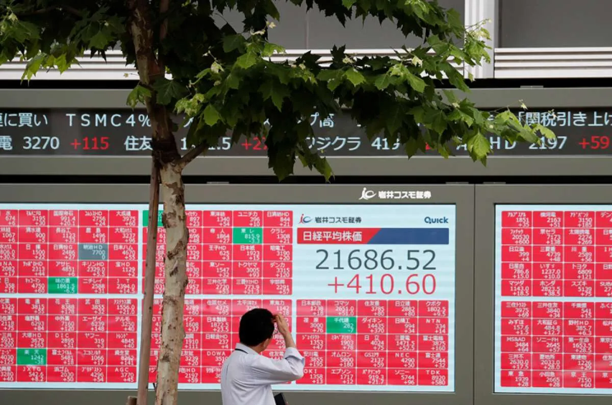 Bursa Asia dibuka koreksi dibayangi tarik ulur Brexit