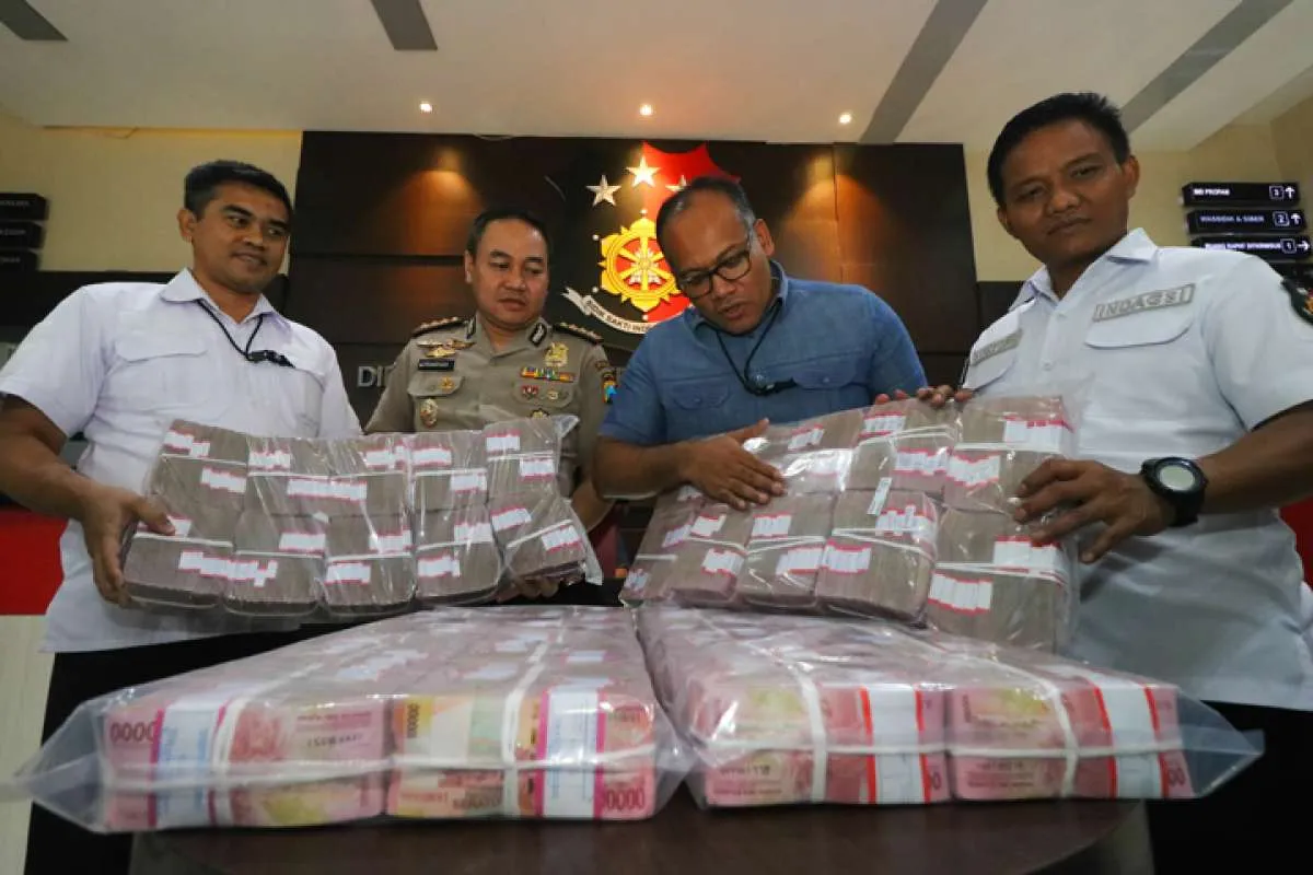 Giliran desainer Adjie Notonegoro dan keluarga Cendana diperiksa atas kasus MeMiles