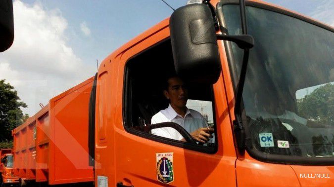 Jokowi minta truk sampah jangan terobos palang KA