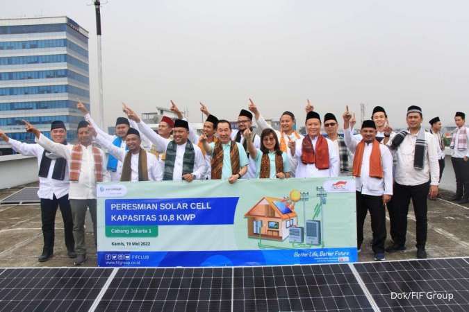 FIFGROUP Pasang Solar Panel Total 86,4 kilowatt-peak (KWP)