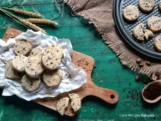 Resep rumahan selama Covid-19: cookies dari kopi instan bahan Dalgona Coffee
