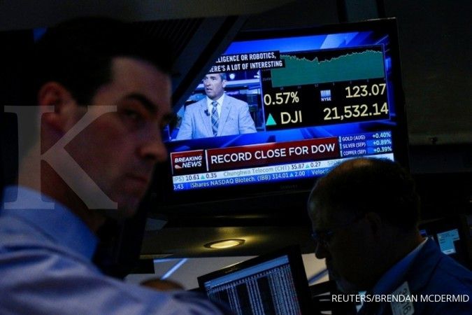 Sempat jatuh, Dow Jones sukses menjaga rekor 