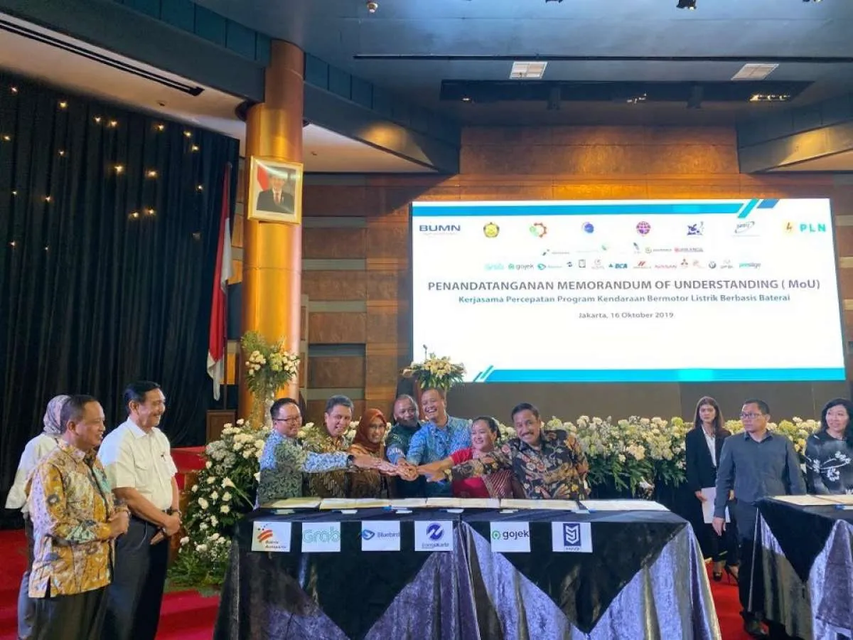 PLN juga siapkan stasiun pengisian baterai kendaraan listrik di rumah 