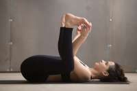 Bingung Ingin Memulai Olahraga Yoga atau Pilates? Ketahui Perbedaanya di Sini! 