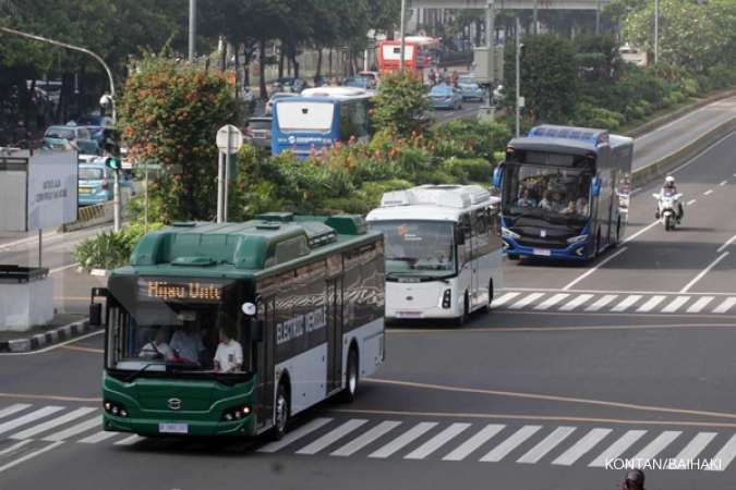 Bakrie Autoparts dan Transjakarta uji coba tiga bulan bus listrik Blok M - Balai Kota