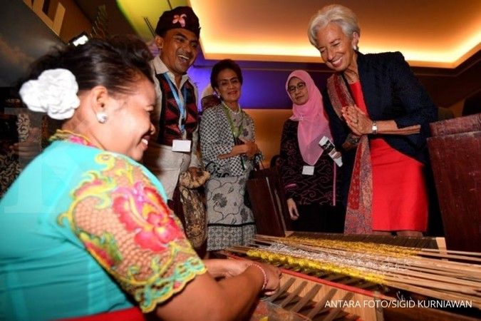 Lagarde borong batik indonesia