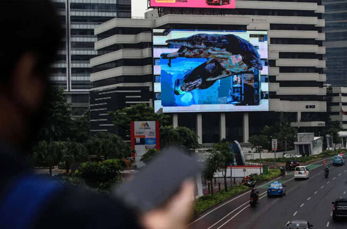 Konstruksi Reklame Ilegal di Jalan Rasuna Said Dibongkar