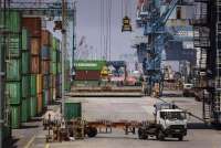 Tekanan Ekspor Bisa Menekan Surplus Neraca Dagang Indonesia di 2026