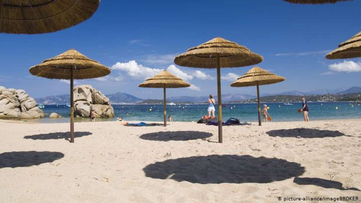 Sambut Musim Panas, Negara Uni Eropa Mulai Sambut Pelancong