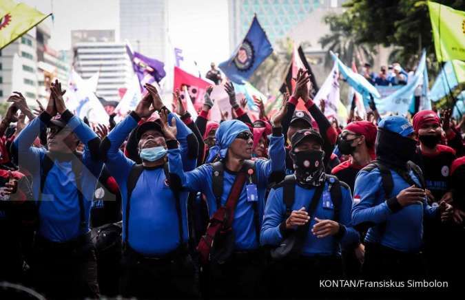 Massa Buruh Mulai Padati Kawasan Gedung DPR Demo Tolak UU Cipta Kerja