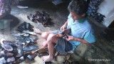 Melongok sentra produksi sandal di Bogor (1)
