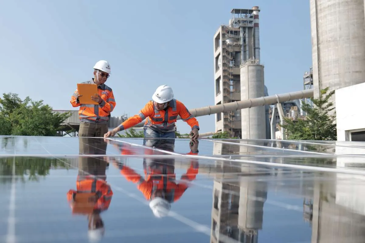 Tingkatkan Kapasitas PLTS Enam Kali Lipat, SMGR Dorong Transisi Energi Hijau