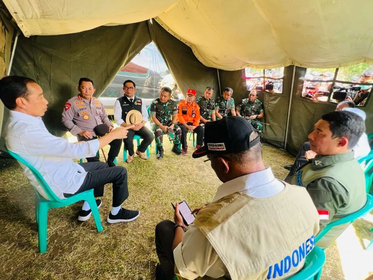 Jokowi Gelar Ratas di Lokasi Pengungsian Gempa Cianjur, Instruksikan Ini