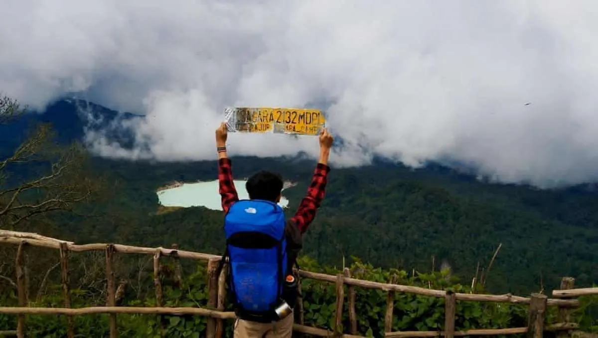 Ingin kemping? Bisa di Puncak Sagara Garut dengan latar pemandangan Talaga Bodas