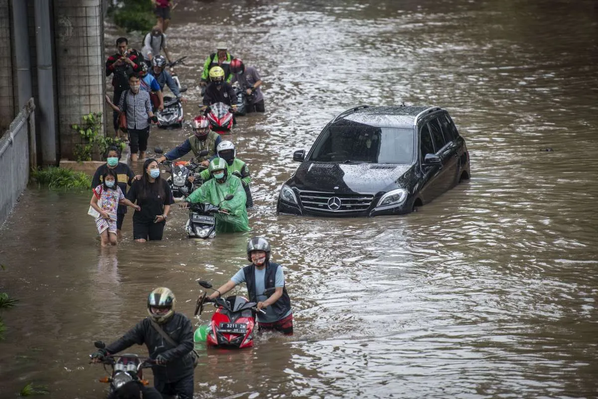 BMKG beri peringatan: Hujan lebat berpotensi banjir bisa guyur Jakarta 23-24 Februari