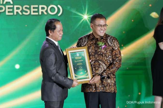 Anugerah Lingkungan PROPER: Dirut Pupuk Indonesia Raih Green Leadership