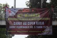 Siapa Saja yang Termasuk Buruh? Ini Penjelasan Menurut UU Cipta Kerja