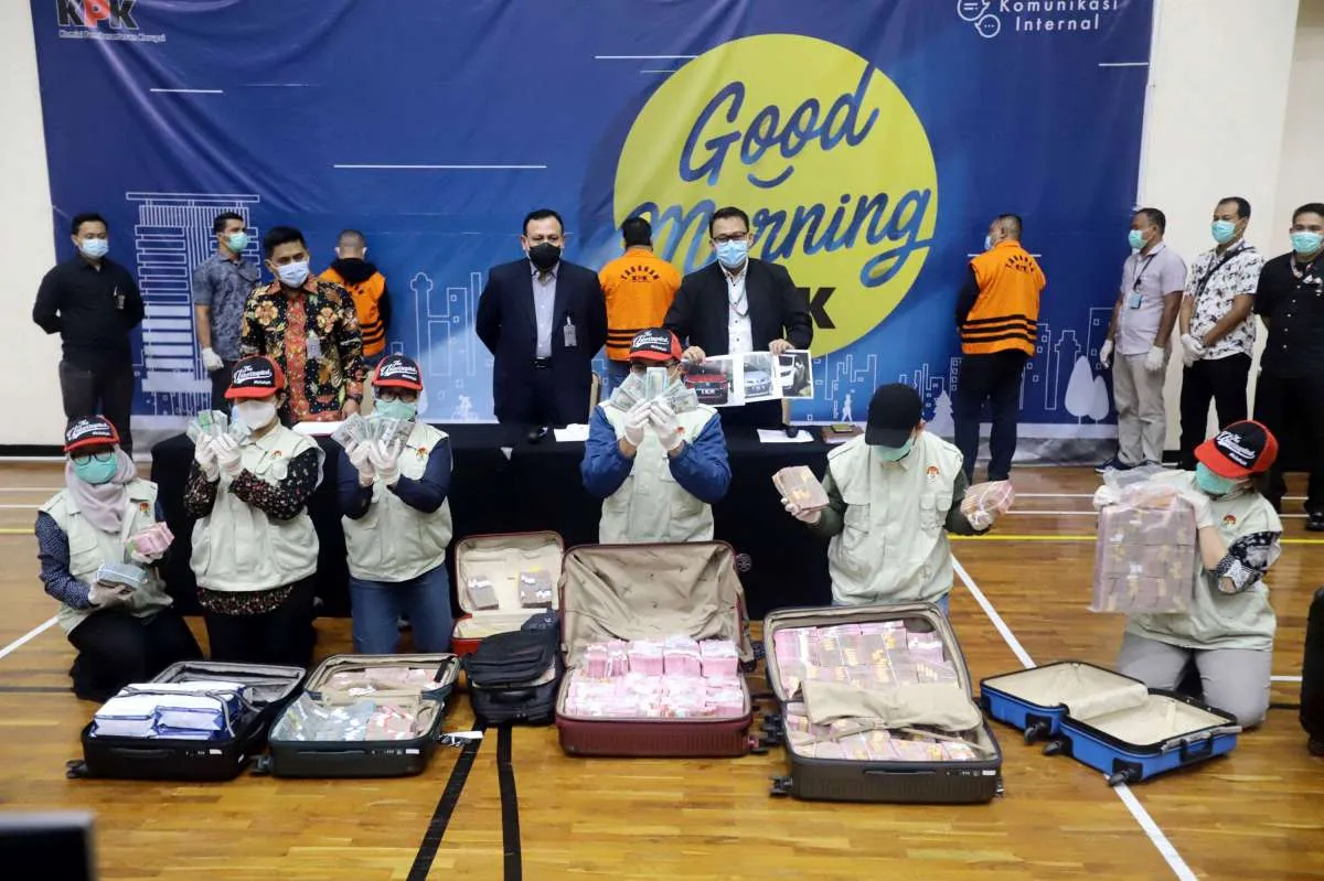 Bisnis pemasok sembako bansos: Besar komisi dan pungutan daripada keuntungan