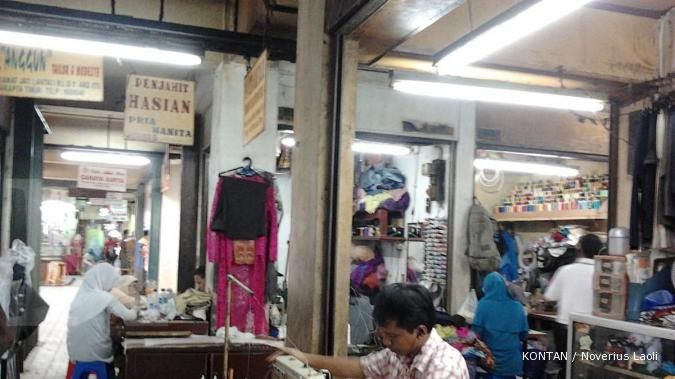 Sentra Kebaya Kramatjati: Harus bisa desain (2)