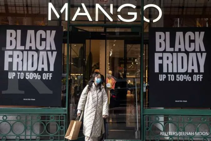 Retailers Offer Deep Black Friday Discounts to Lure Shoppers