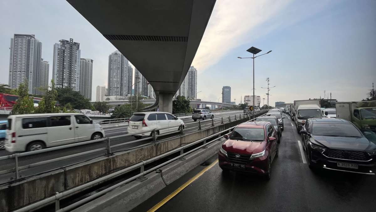 Jalan Berkelok Demi Mencapai Target 8%