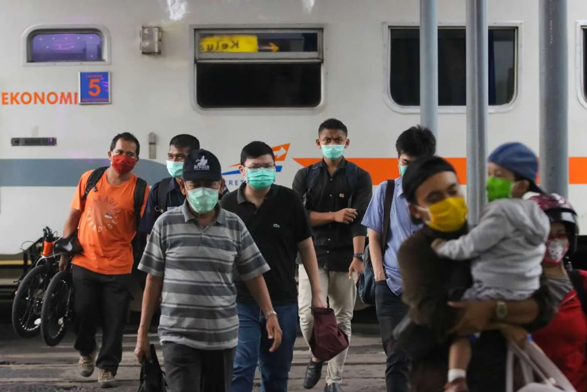 Kasus Covid-19 Meningkat, Mudik Nataru Pakai Kereta Api Wajib Pakai Masker?