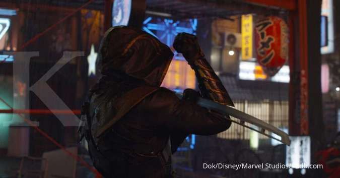 Jeremy Renner sebagai Ronin yang brutal bertarung di film Avengers: Endgame.