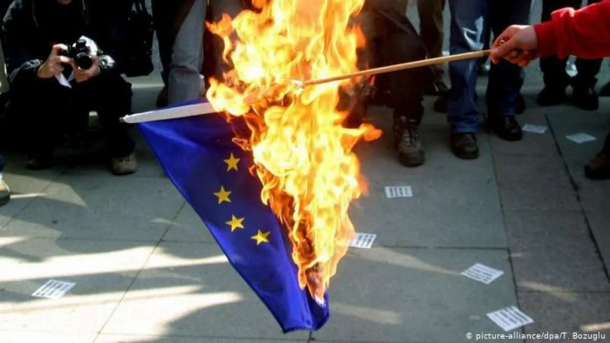 Bakar Bendera Uni Eropa dan Negara Asing di Jerman Bisa Kena Sanksi Penjara