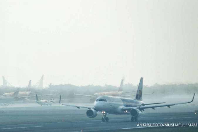 Akibat jarak pandang menurun, delapan penerbangan di Palembang tertunda