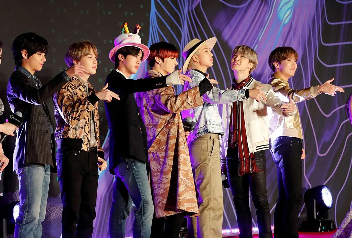 Koreksi lagi, saham agensi BTS, Big Hit cetak level terendah baru pada Senin (26/10)