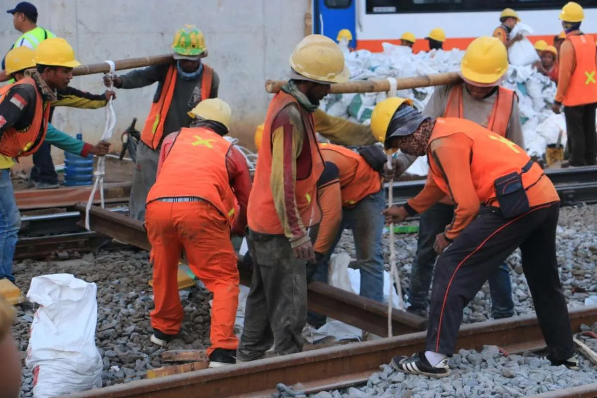 Cegah corona, Kemenhub batasi proyek perkeretaapian yang libatkan banyak pekerja
