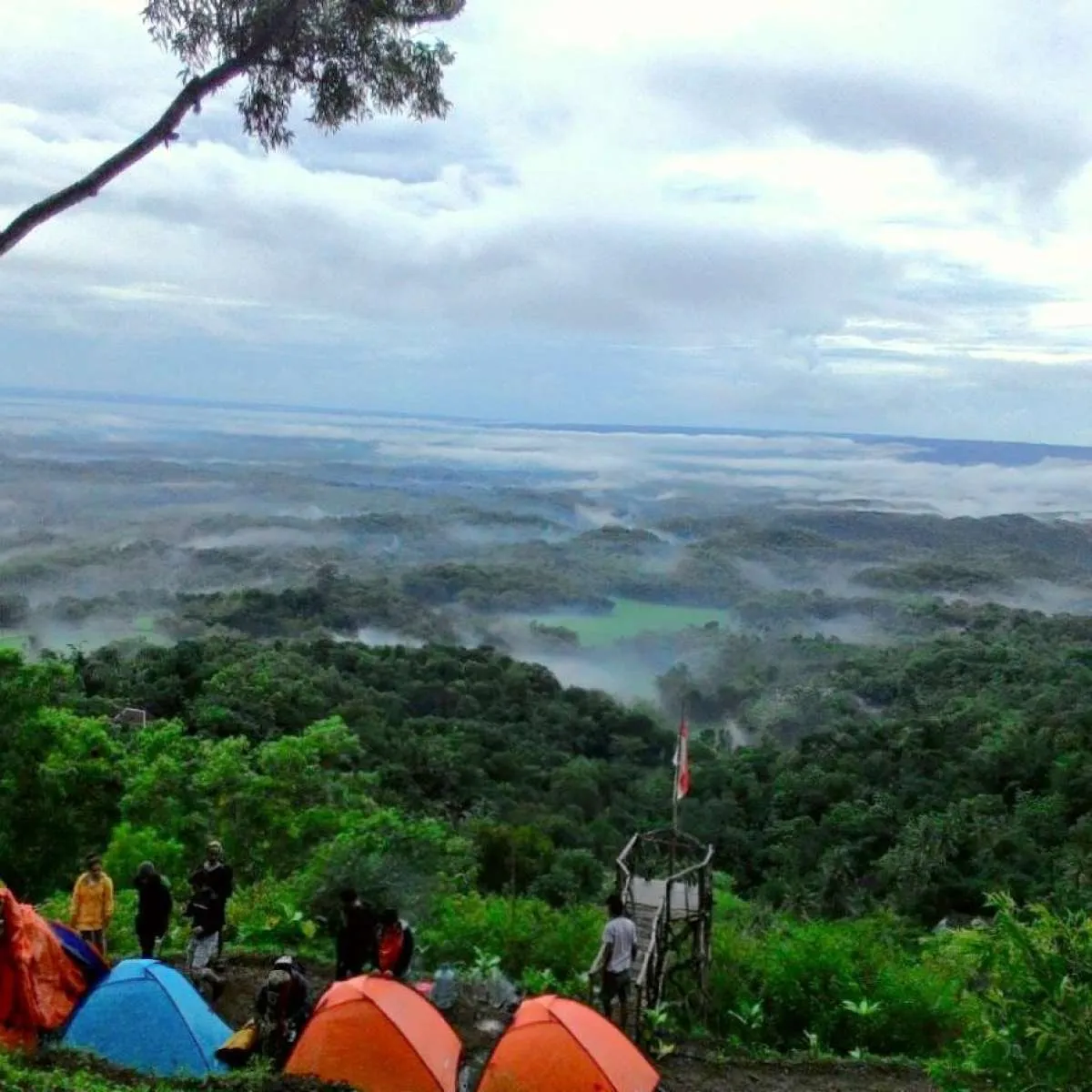 Wisata ke Seribu Batu Songgolangit, ada area glamping sampai rumah hobbit