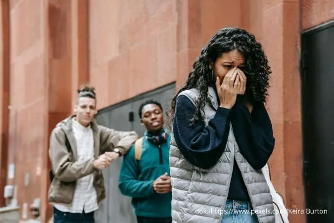 Jangan Panik! Ini 5 Cara Cerdas Menghadapi Catcalling di Jalan agar Tetap Aman