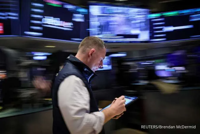 US STOCKS - Wall Street Ends Down after PPI Data and Chipmakers Fall