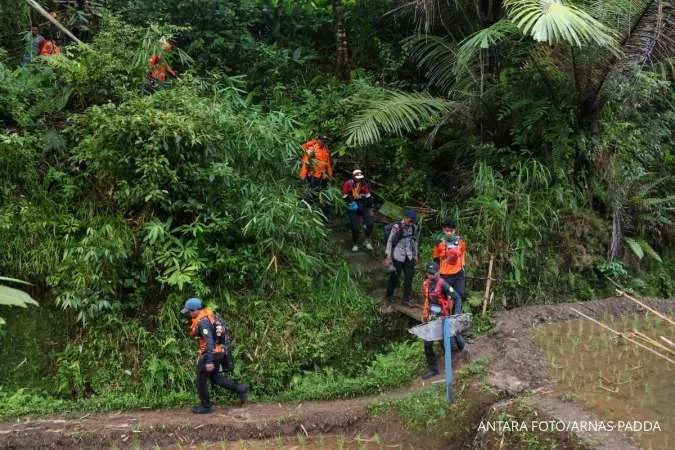 Indonesia Finds Wreckage of Missing Surveillance Plane Carrying 10, One Body