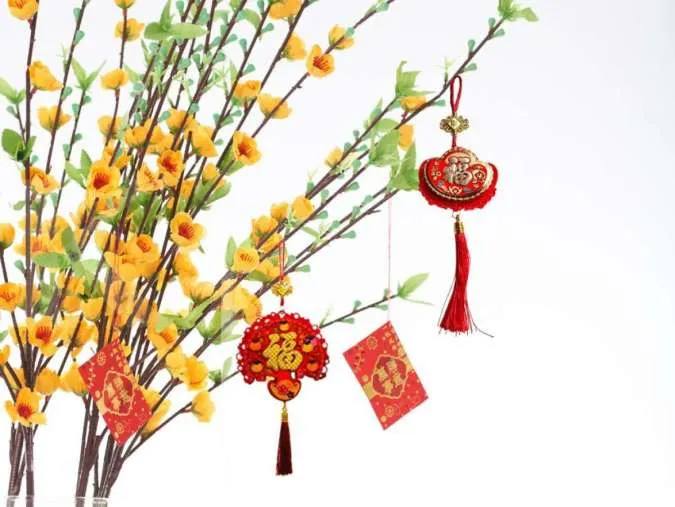 Asal-usul Imlek, Monster Nian dan Petasan Merah Punya Kisah Tak Terduga